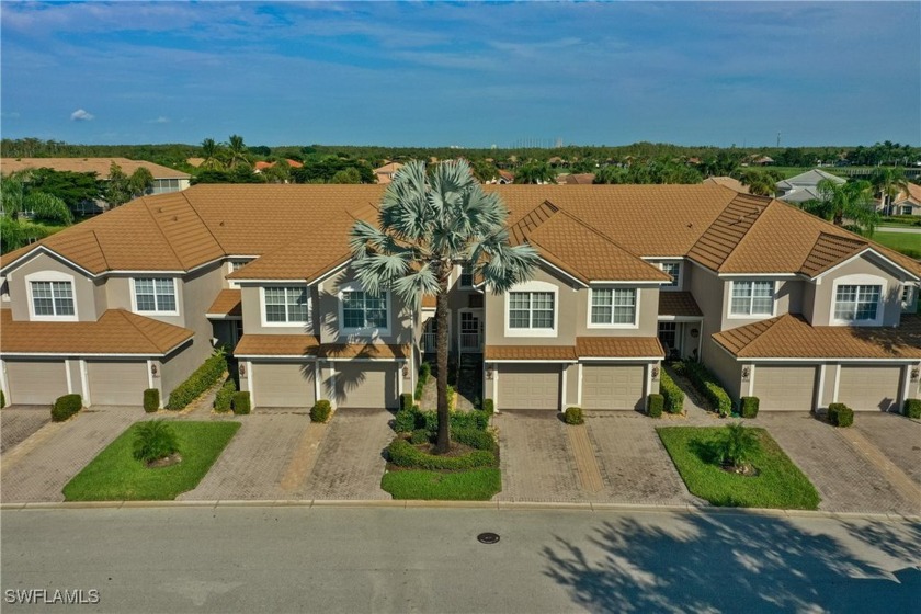 ATTRACTIVE FIRST FLOOR CARRIAGE HOME WITH 2BRs+DEN/2BA/1CAR - Beach Condo for sale in Fort Myers, Florida on Beachhouse.com