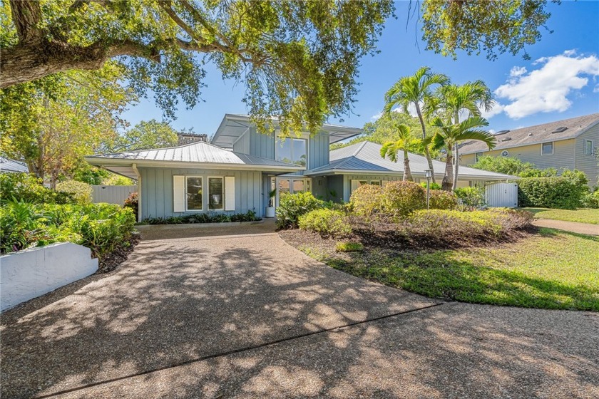 Contemporary Mid-Century Modern Inspired Home offers a flowing - Beach Home for sale in Vero Beach, Florida on Beachhouse.com