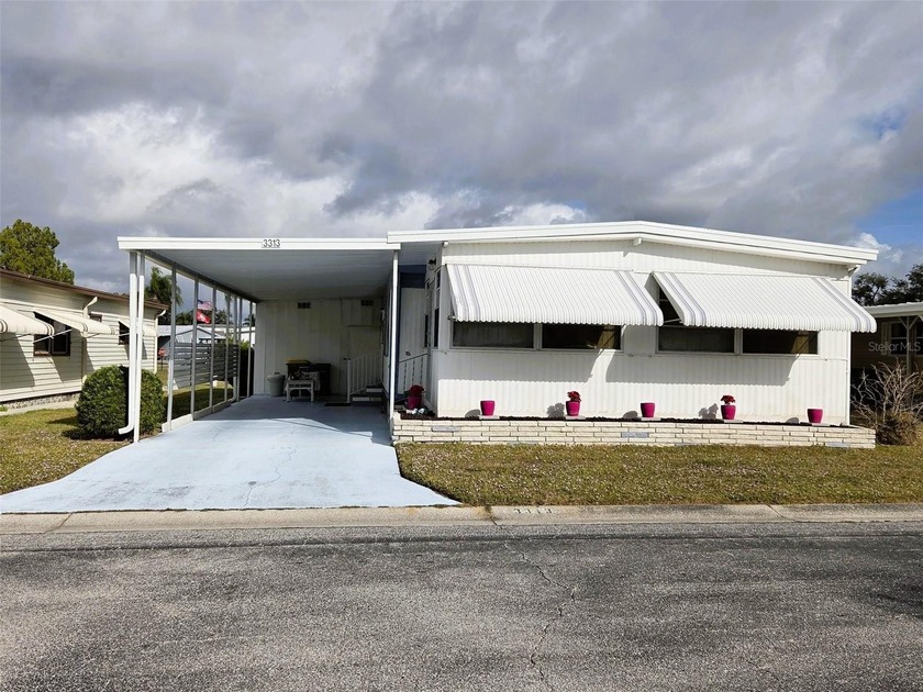 OAKWOOD MANOR WHERE FUN AND FRIENDSHIP HAPPEN
STYLISHLY UPDATED - Beach Home for sale in Sarasota, Florida on Beachhouse.com