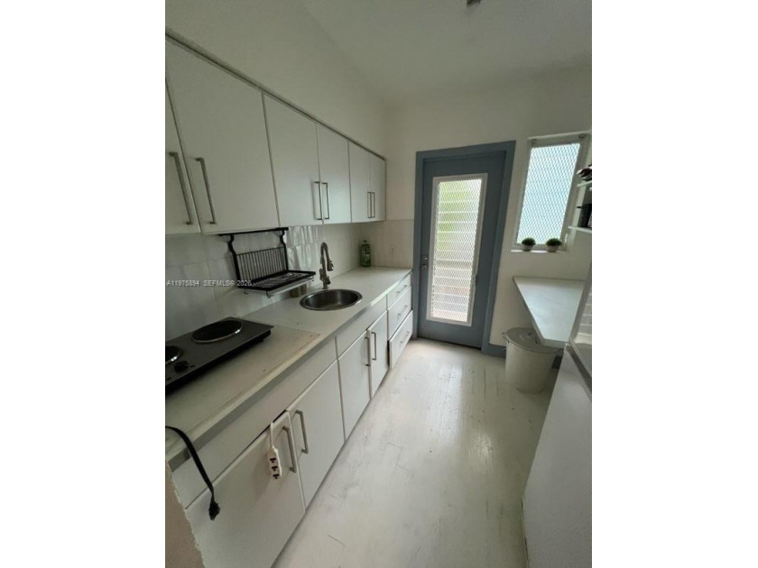 1 bed/1 bath unit Apartment walking distance to Lincoln Road - Beach Condo for sale in Miami Beach, Florida on Beachhouse.com