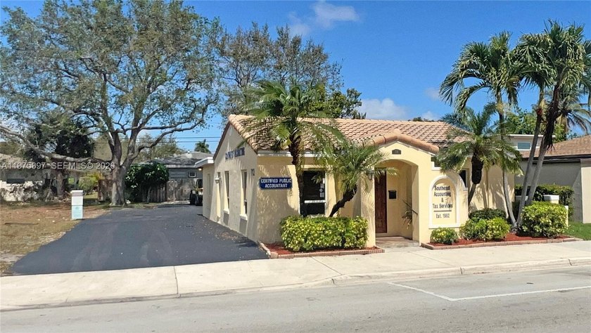 Exceptional opportunity to own a charming freestanding office - Beach Commercial for sale in Pompano Beach, Florida on Beachhouse.com