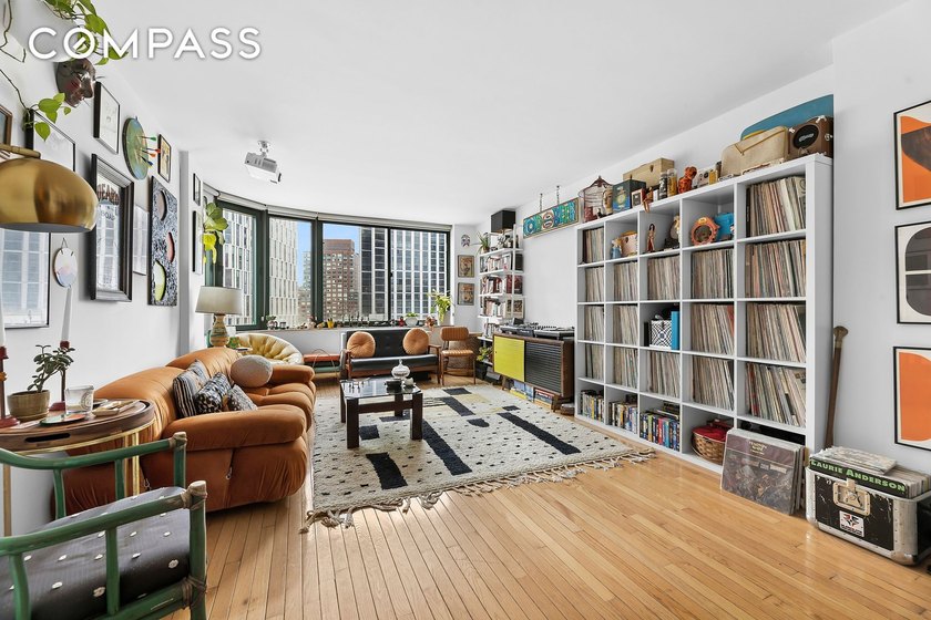 Gorgeous large 1-bedroom home with washer and dryer, in the - Beach Condo for sale in New York, New York on Beachhouse.com