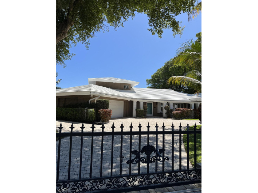 This OVERSIZED lot consisting of 19,650 square feet offers 131' - Beach Home for sale in Pompano Beach, Florida on Beachhouse.com