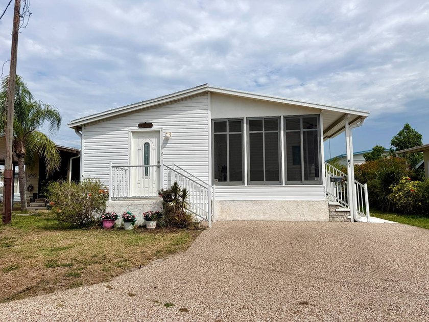 Welcome to this 2005 manufactured home offering 2 bedrooms, 2 - Beach Home for sale in Bradenton, Florida on Beachhouse.com