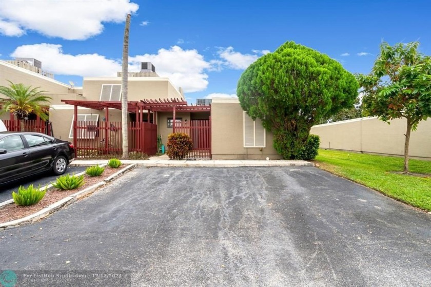 Welcome to this exceptional corner townhouse in the heart of - Beach Home for sale in Pembroke Pines, Florida on Beachhouse.com