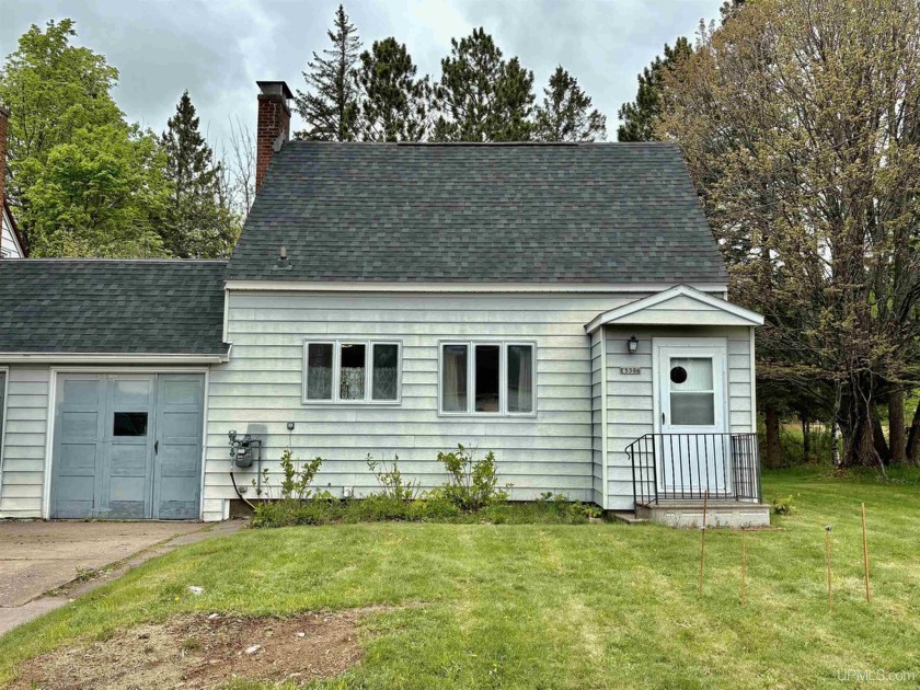 3+ bedroom home on Sunset Rd. with a 1 car garage space. The - Beach Home for sale in Ironwood, Michigan on Beachhouse.com