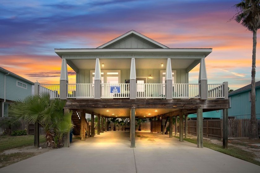 Discover your perfect island retreat at 618 Dolphin Circle. This - Beach Home for sale in Port Aransas, Texas on Beachhouse.com
