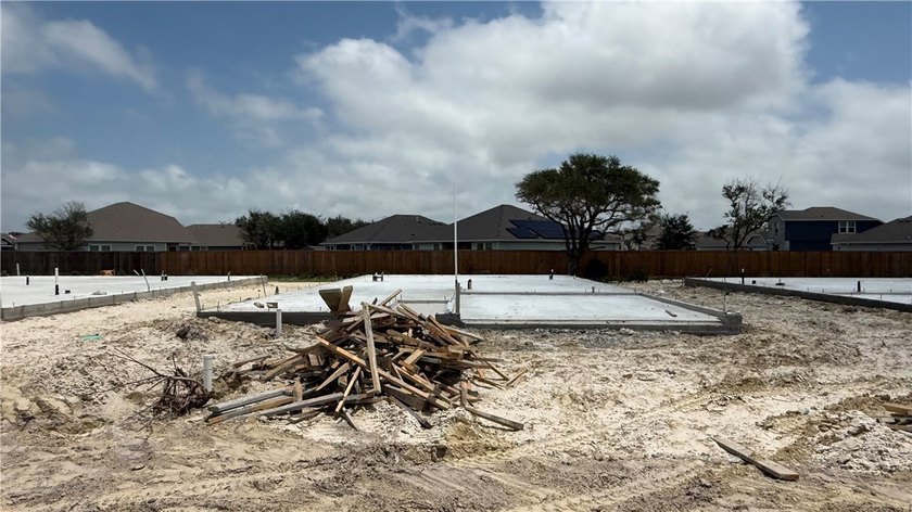 The Callahan is a single story, 5 bedroom, 2 bath home on a - Beach Home for sale in Rockport, Texas on Beachhouse.com