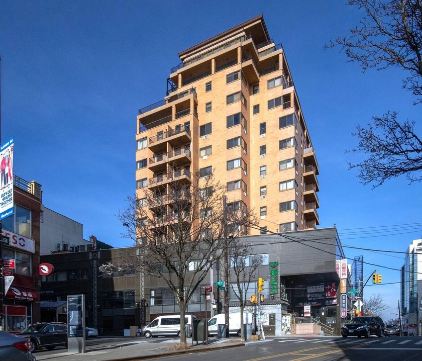 Very conveniently located in downtown Flushing. Walking distance - Beach Condo for sale in Flushing, New York on Beachhouse.com