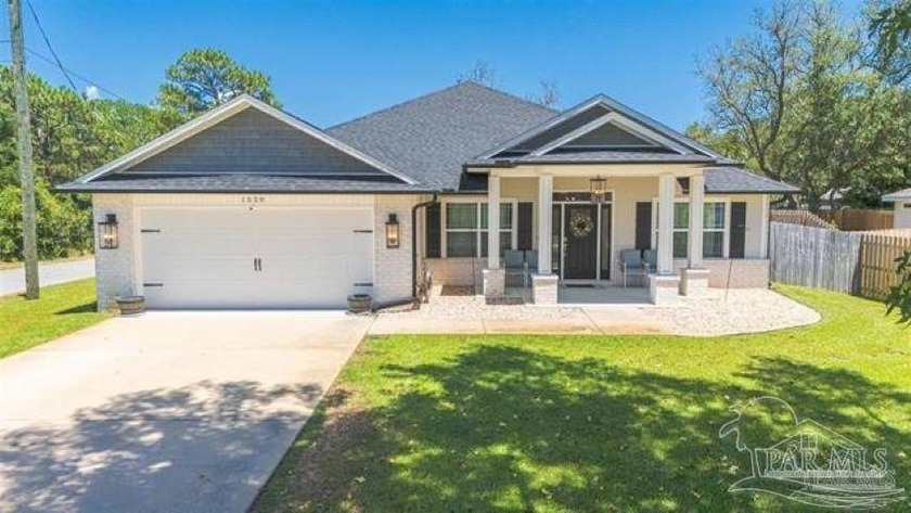 Beautifully maintained 4-bedroom, PLUS office/bonus room, 3 full - Beach Home for sale in Gulf Breeze, Florida on Beachhouse.com