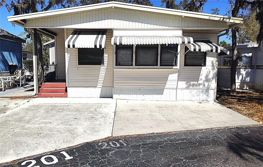 Best value in the park! This vibrant 55+ community provides many - Beach Home for sale in Bradenton, Florida on Beachhouse.com