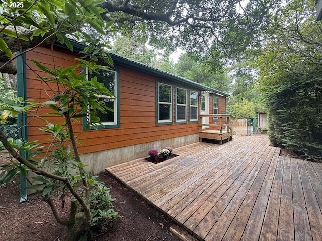 Welcome to this cozy and well-maintained home in the - Beach Home for sale in Florence, Oregon on Beachhouse.com