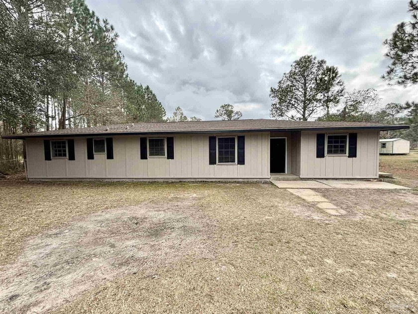 This newly updated 5-bedroom, 2-bath home offers 1,840 square - Beach Home for sale in Milton, Florida on Beachhouse.com
