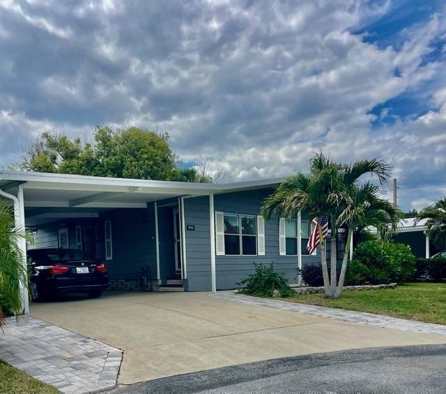 Wait til you see this one! Located in the community on a quiet - Beach Home for sale in Sarasota, Florida on Beachhouse.com