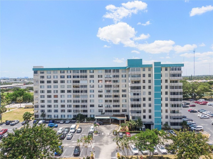 Beautiful 2 Bedroom 2 Bath Corner Unit With Amazing Water Views - Beach Condo for sale in Hollywood, Florida on Beachhouse.com