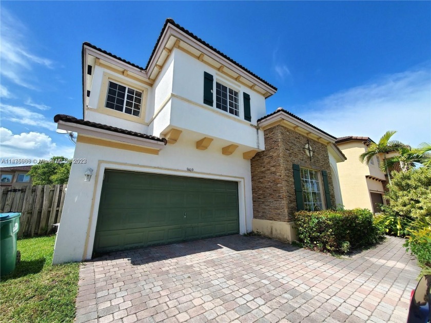 Wonderful home at Enclave - Lake by the Bay. Extremely light and - Beach Home for sale in Cutler Bay, Florida on Beachhouse.com