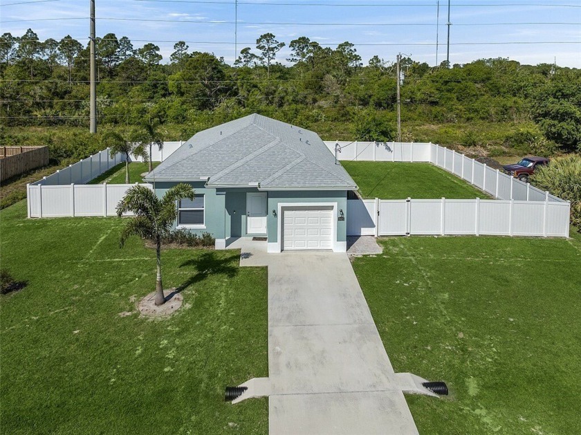 No HOA! This private oasis at 165 8th Avenue SW, Vero Beach - Beach Home for sale in Vero Beach, Florida on Beachhouse.com