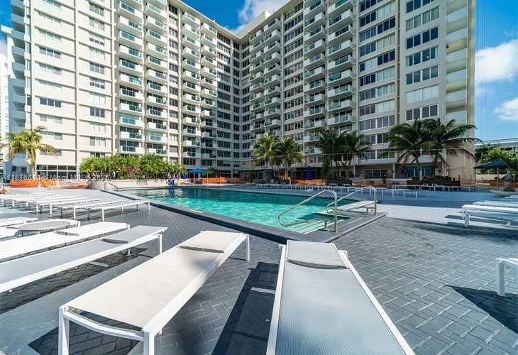 Bright & Spacious 1/1 Waterfront Condo in Prime SoBe Location - Beach Condo for sale in Miami Beach, Florida on Beachhouse.com