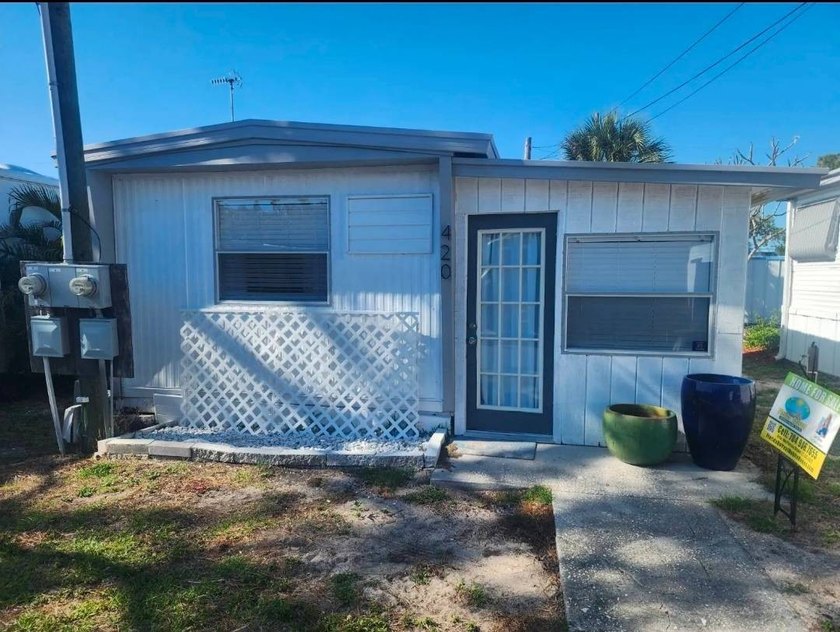 Welcome to this charming manufactured home beachy cottage style - Beach Home for sale in Largo, Florida on Beachhouse.com
