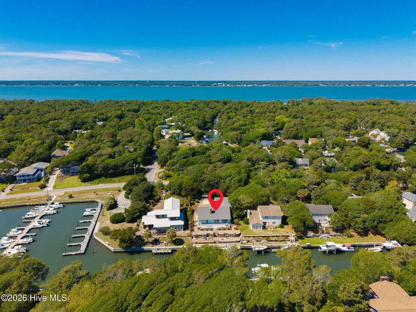 Welcome to waterfront living in the heart of Pine Knoll Shores! - Beach Home for sale in Pine Knoll Shores, North Carolina on Beachhouse.com