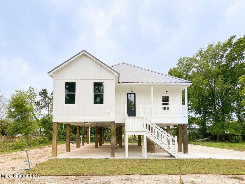 Price reduced to $419,000.   Open House on Saturday, June 15 - Beach Home for sale in Waveland, Mississippi on Beachhouse.com