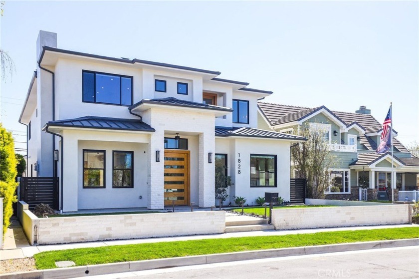Pine Street offers a modern, luxurious living experience in the - Beach Home for sale in Huntington Beach, California on Beachhouse.com