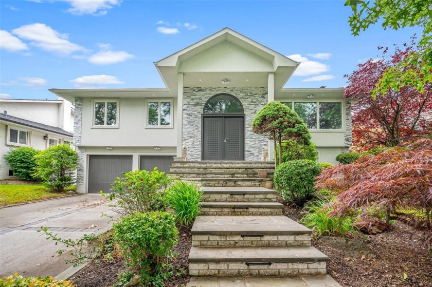 Welcome to 1105 Fordham Lane. A beautifully updated 4-bedroom - Beach Home for sale in Woodmere, New York on Beachhouse.com