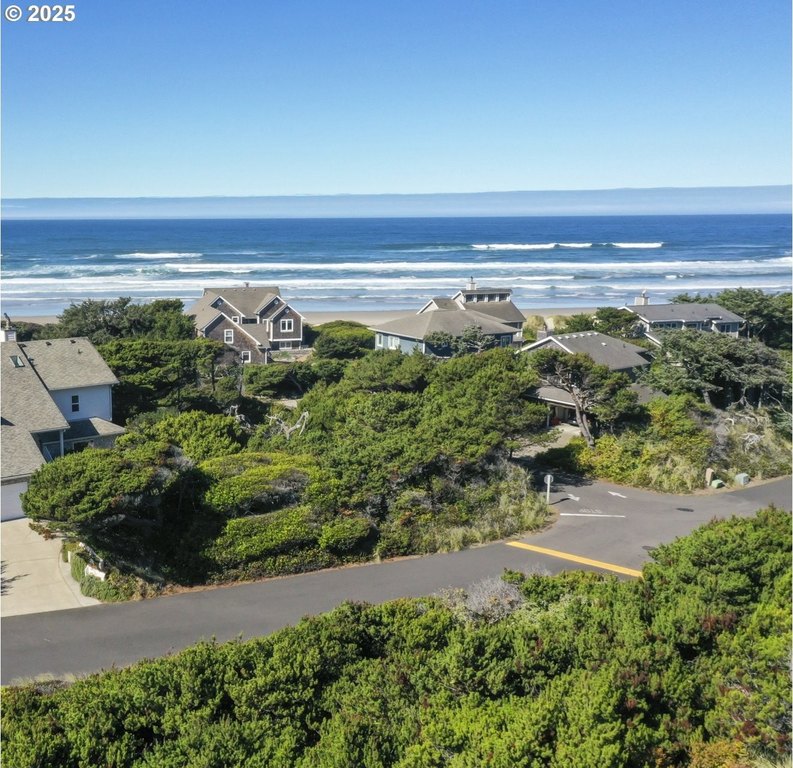 Just steps to the sandy beach! An outstanding ocean view! Rare - Beach Lot for sale in Florence, Oregon on Beachhouse.com