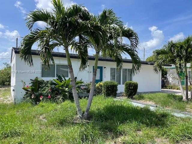 This beautiful house offers 3 bedrooms, 2 bathrooms ensuring - Beach Home for sale in Riviera Beach, Florida on Beachhouse.com