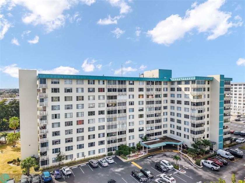 Beautiful 2 Bedroom 2 Bath Corner Unit with Amazing Views of - Beach Condo for sale in Hollywood, Florida on Beachhouse.com