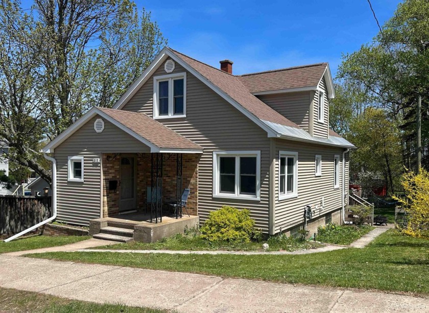 Charming Home Steps from Lake Superior Beach at 812 Spruce St - Beach Home for sale in Marquette, Michigan on Beachhouse.com