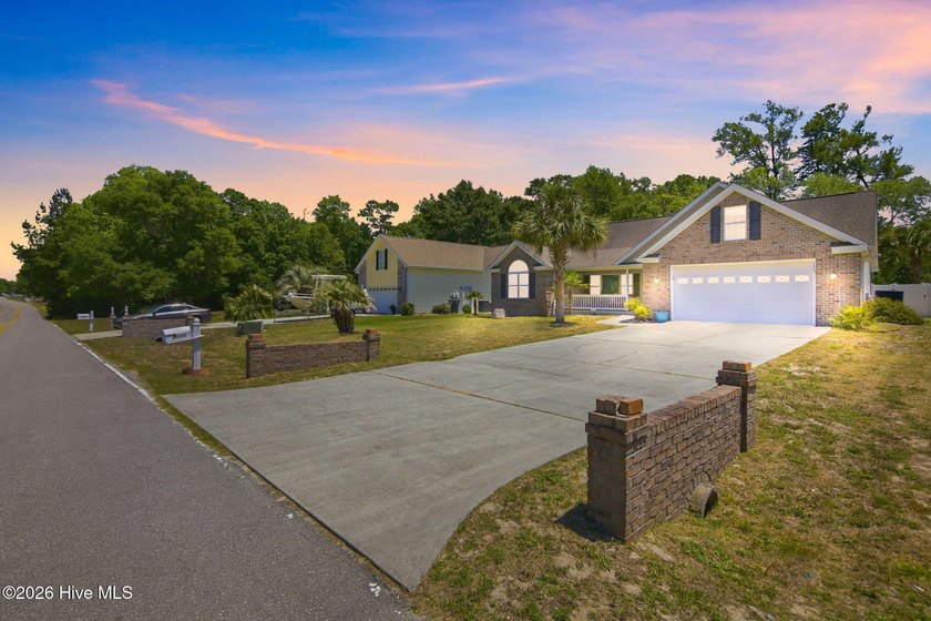 Welcome to Oak Ridge Plantation, where coastal convenience meets - Beach Home for sale in Calabash, North Carolina on Beachhouse.com