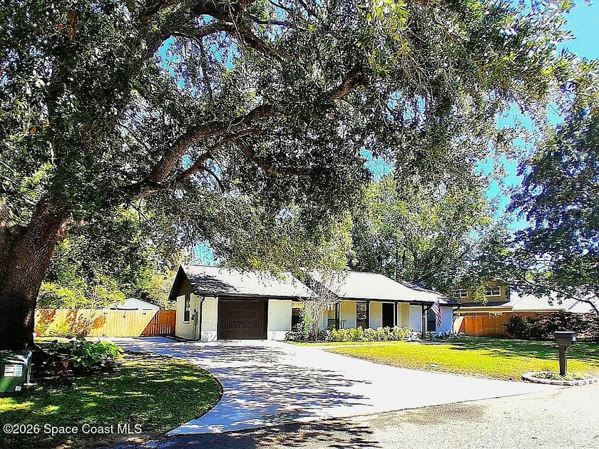 Ranch-style home in the HOA-free, bayside community of Robledal - Beach Home for sale in Navarre, Florida on Beachhouse.com