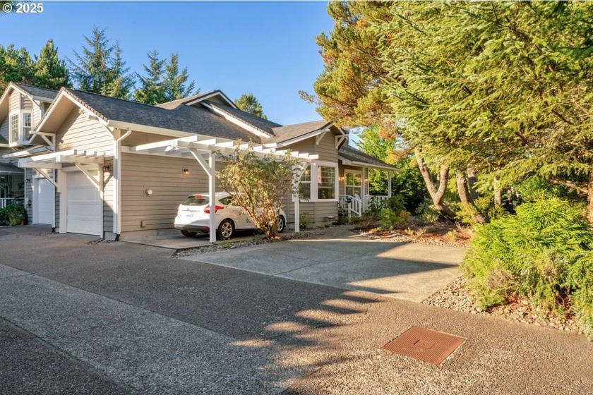 Welcome to Sandpines West, a sought-after gated golf course - Beach Townhome/Townhouse for sale in Florence, Oregon on Beachhouse.com
