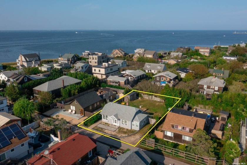 This classic Seaview home features open style - Beach Home for sale in Seaview, New York on Beachhouse.com