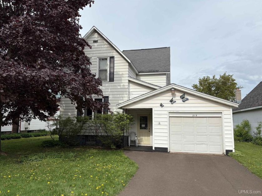 Large fixer upper!  This classic home features large rooms and a - Beach Home for sale in Ironwood, Michigan on Beachhouse.com