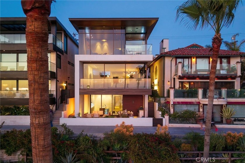 Located at the heart of the world-famous Manhattan Beach Strand - Beach Home for sale in Manhattan Beach, California on Beachhouse.com
