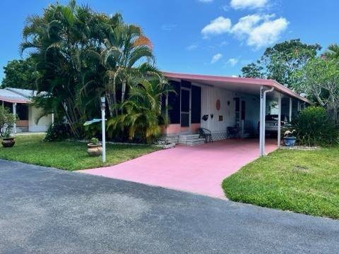 This well maintained 2-bedroom 2-bathroom home is located in - Beach Home for sale in Vero Beach, Florida on Beachhouse.com