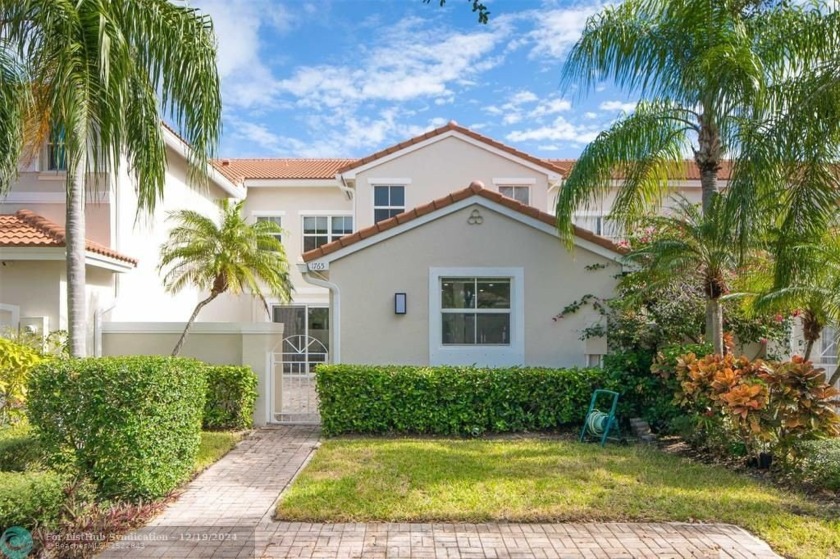 THIS IS A BEAUTIFUL 3/3 WITH ONE FULL BEDROOM AND FULL BATHROOM - Beach Townhome/Townhouse for sale in Hollywood, Florida on Beachhouse.com