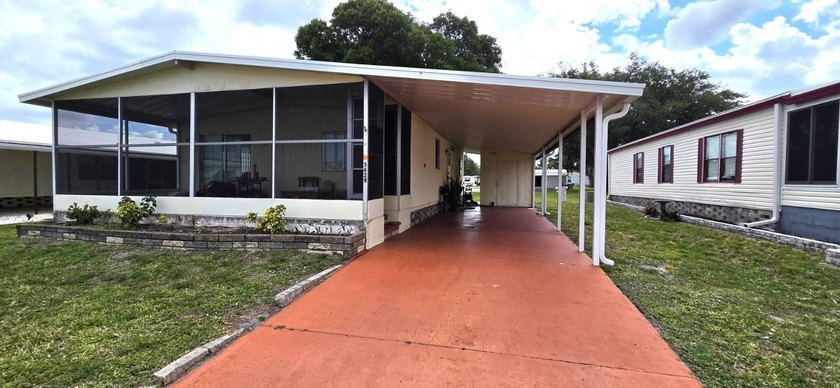 Looking for an affordable retreat nestled in a quiet 40+ - Beach Home for sale in Bradenton, Florida on Beachhouse.com