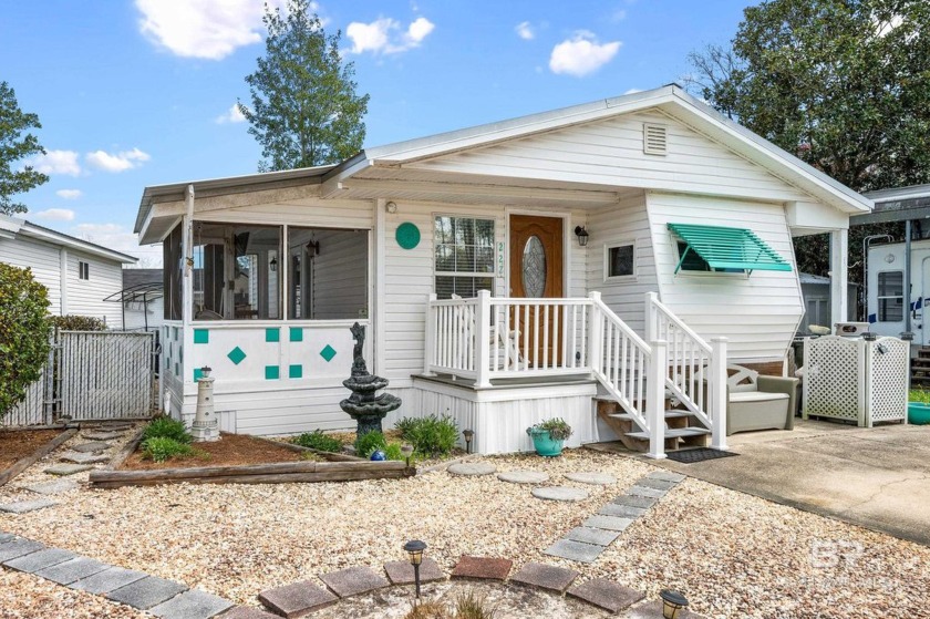 Beautifully remodeled home in Spanish Cove, Lillian, Al.  This - Beach Home for sale in Lillian, Alabama on Beachhouse.com