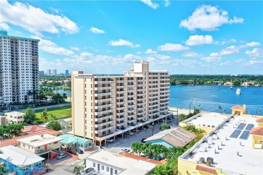 THIS WICKED NICE AND SPACIOUS OCEANSIDE CONDO OFFERS WONDERFUL - Beach Condo for sale in Hollywood, Florida on Beachhouse.com