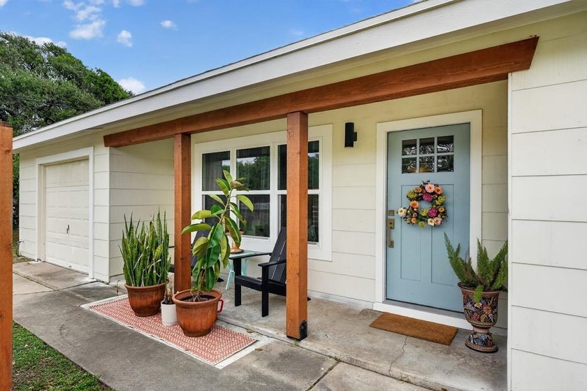 Just three blocks from Aransas Bay, this beautifully updated - Beach Home for sale in Rockport, Texas on Beachhouse.com