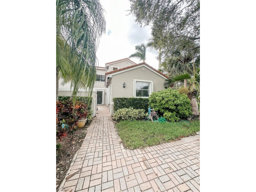 Discover this beautiful remodeled 3 bedrooms 3 bathrooms corner - Beach Townhome/Townhouse for sale in Hollywood, Florida on Beachhouse.com