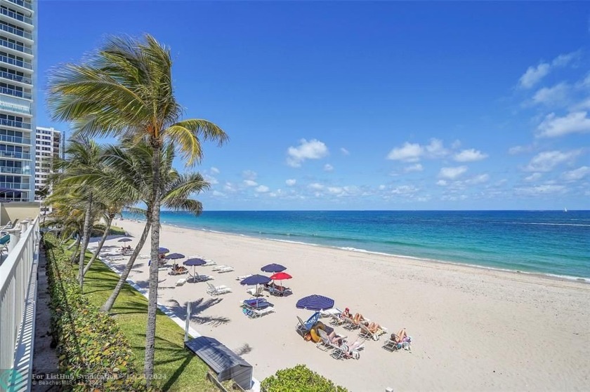 *REDUCED PRICE - ENDLESS RENOVATION POTENTIAL!* LARGE 2 BEDROOM - Beach Condo for sale in Fort Lauderdale, Florida on Beachhouse.com