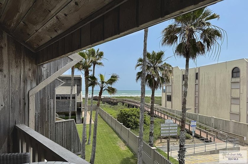 Virtual Tours & More - bit.ly/lc-220 Step into coastal living in - Beach Condo for sale in South Padre Island, Texas on Beachhouse.com