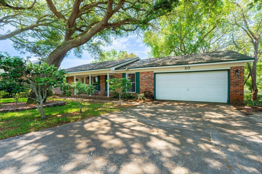 Lakefront living with a pool in Kenwood! This spacious home at - Beach Home for sale in Fort Walton Beach, Florida on Beachhouse.com