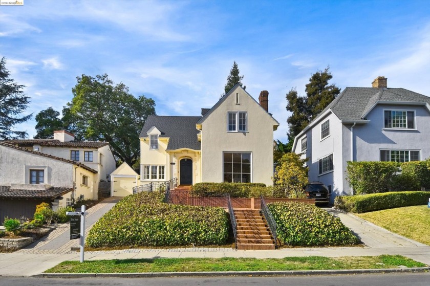 Welcome home to Crocker Highlands near the vibrant heart of - Beach Home for sale in Oakland, California on Beachhouse.com