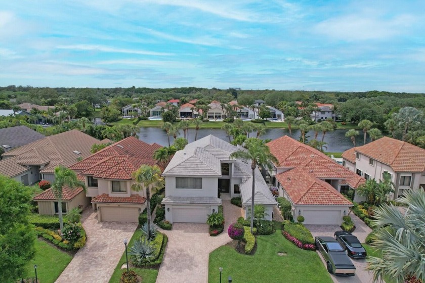 Exceptional 4 bedroom plus den, 6.5 bath home offered with over - Beach Home for sale in Palm Beach Gardens, Florida on Beachhouse.com