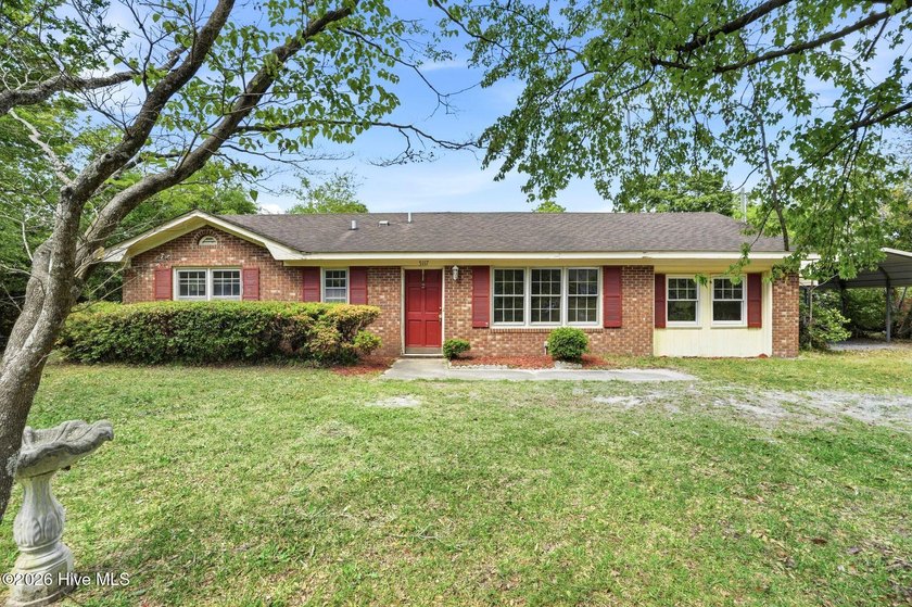 Charming 3BR/1.5BA home with 1,369 sq ft situated on just over - Beach Home for sale in Wilmington, North Carolina on Beachhouse.com
